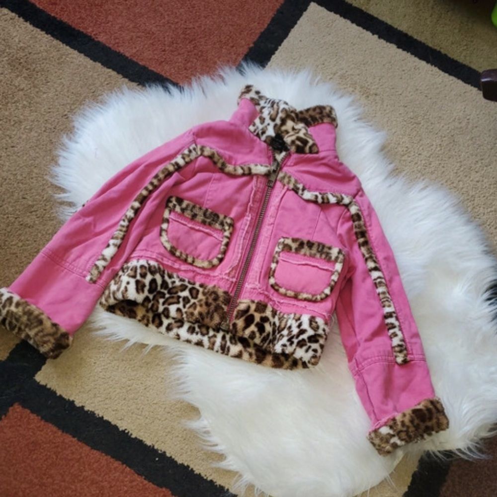 Girl’s light weight coat cheetah print lining size 4 EUC